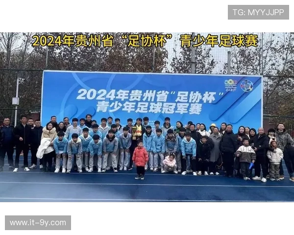 十中初中足球队奋力拼搏再创佳绩 点燃青春梦想的绿茵赛场